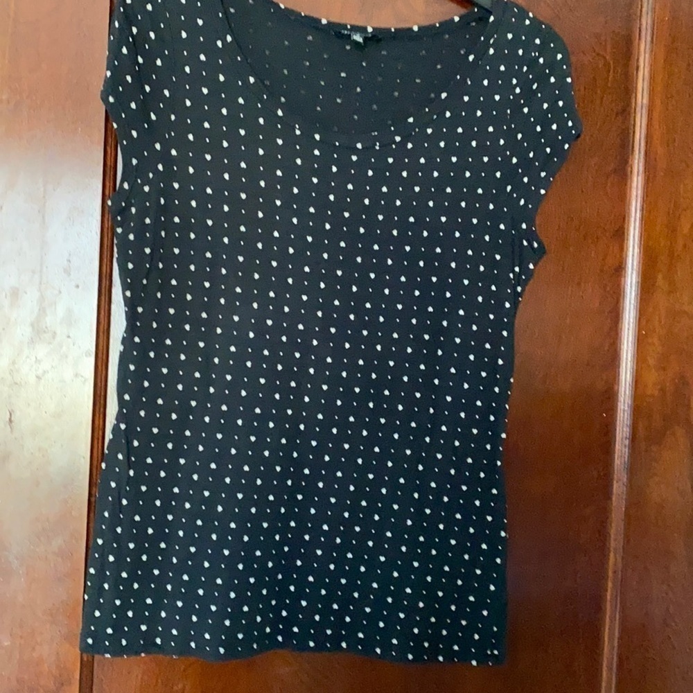 THE Limited women’s tee; size medium